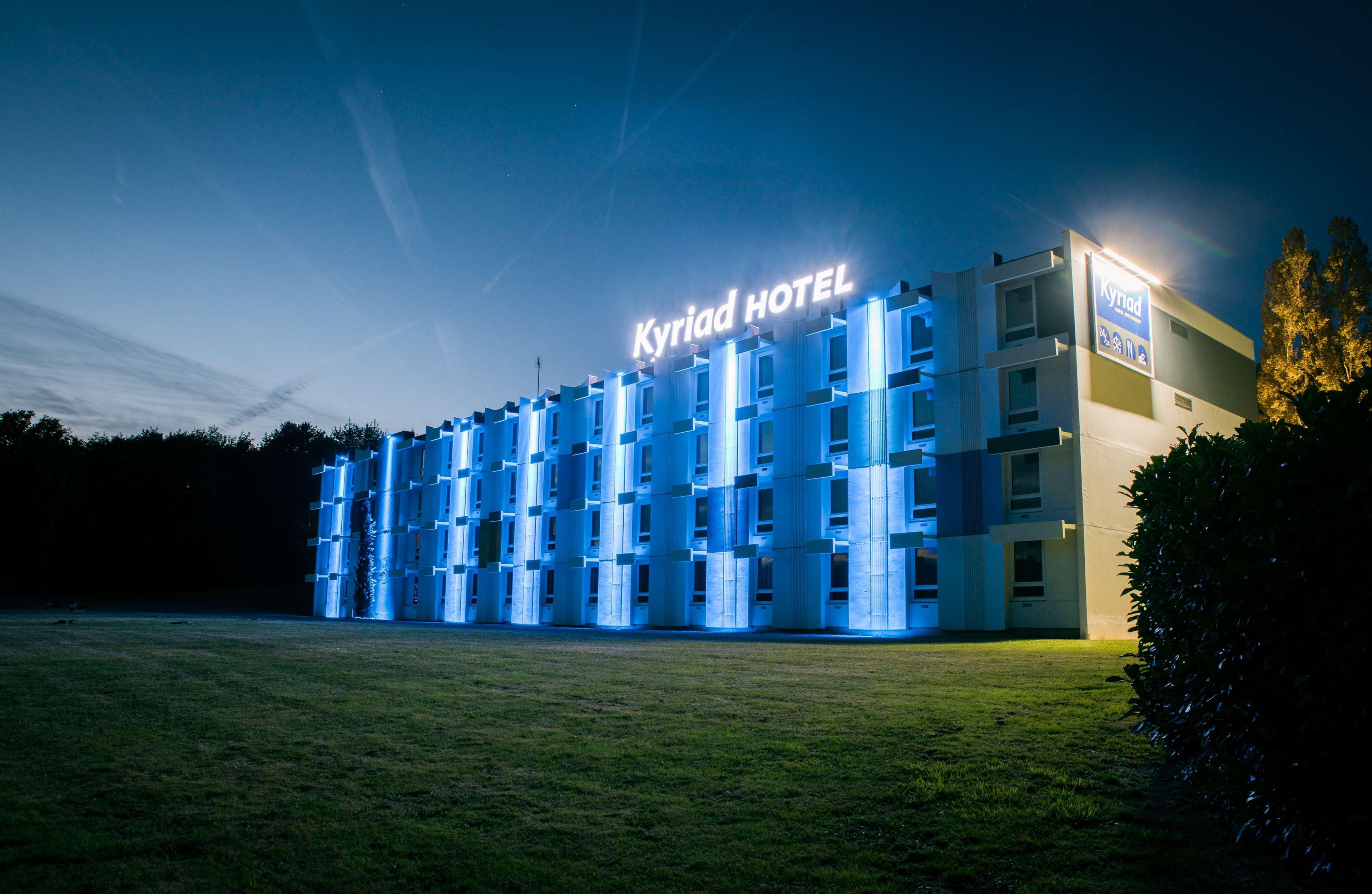Kyriad Montchanin Le Creusot Екстер'єр фото