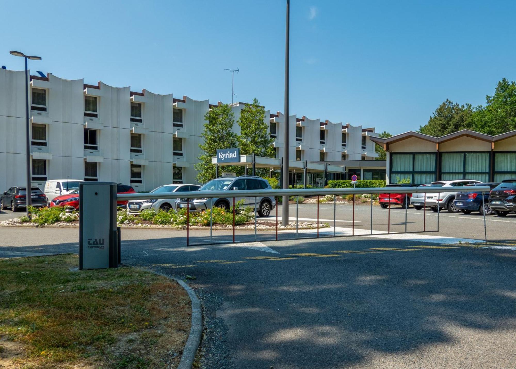 Kyriad Montchanin Le Creusot Екстер'єр фото